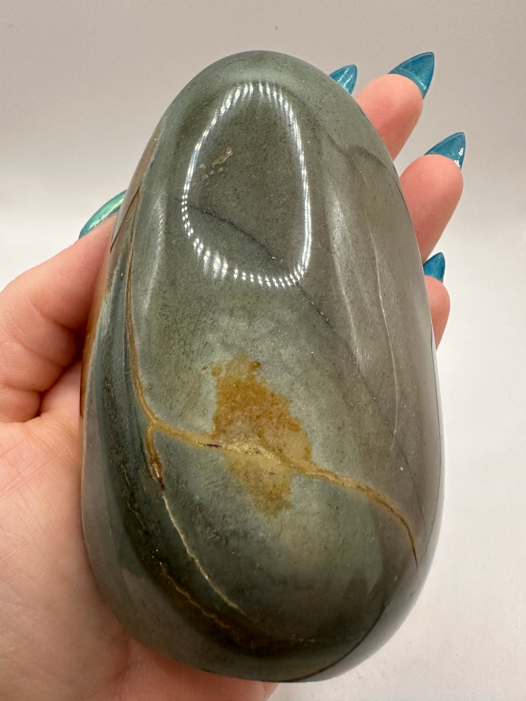 how to manifest with crystals