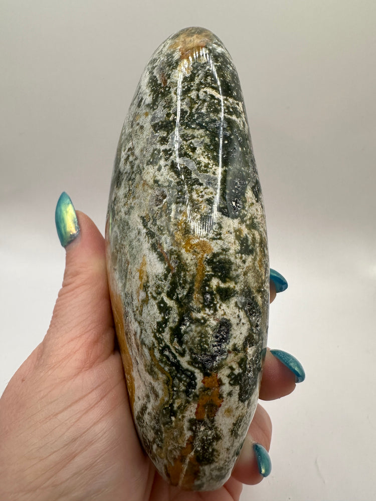 Manifest Your Dreams: Discover the 5 Must-Have Crystals in 2024